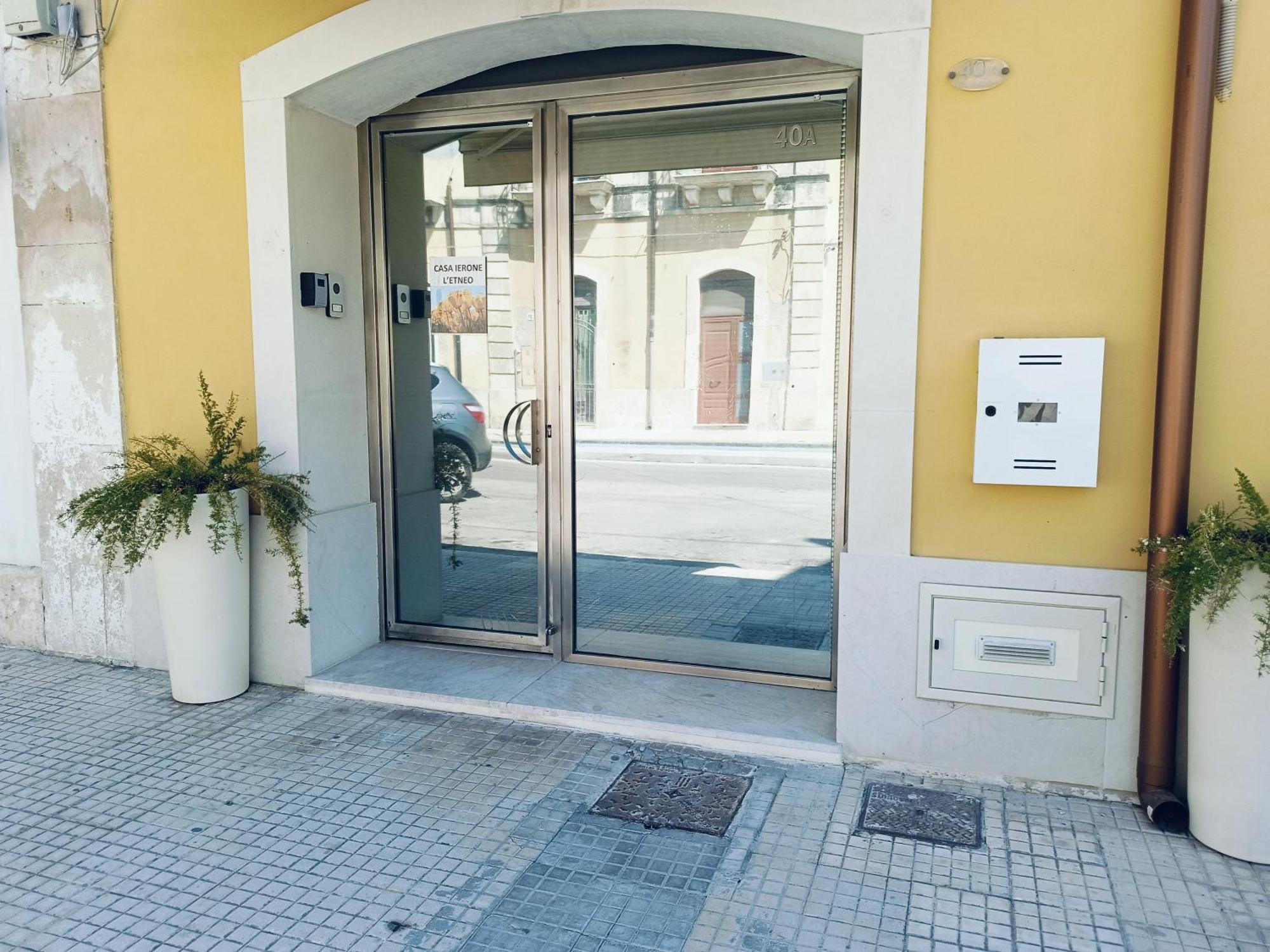 דירות סירקוזה Casa Ierone L'Etneo מראה חיצוני תמונה