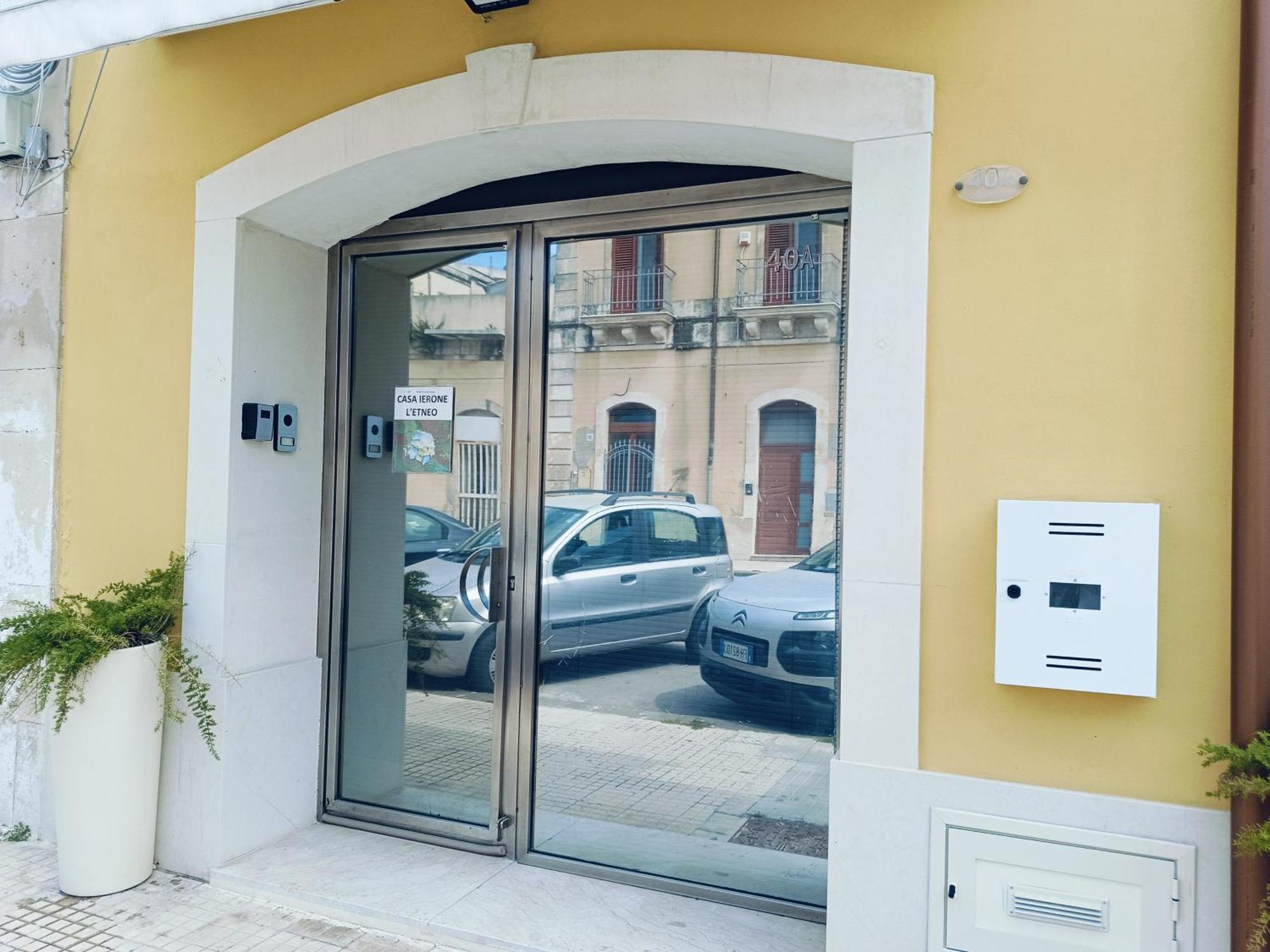 דירות סירקוזה Casa Ierone L'Etneo מראה חיצוני תמונה